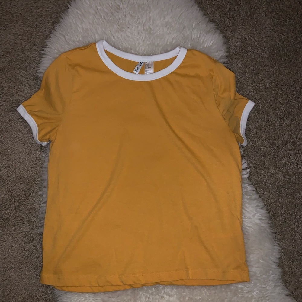 Mustard yellow H&M t-shirt.